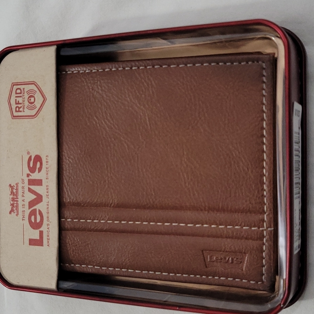 Levi's Rfid Tan Wallet